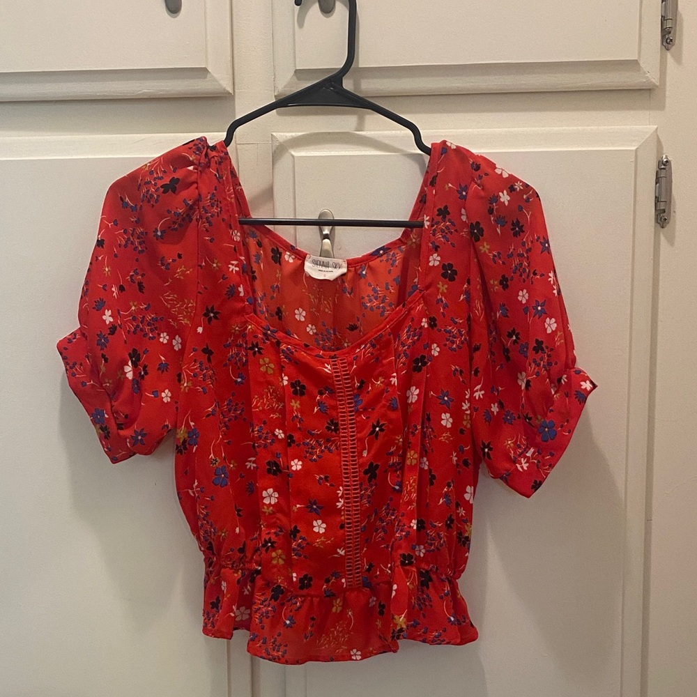 Cute red top